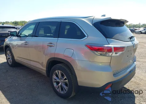 2015 Toyota Highlander Xle V6 z USA, uszkodzony, nr VIN 5TDJKRFH9FS099505